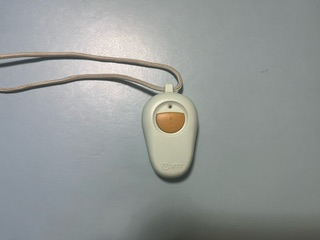 ペンダント型発信機